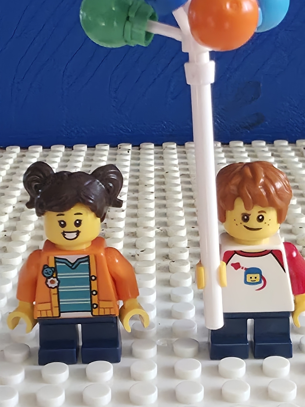 2 Lego Kids Minifigures With Balloons